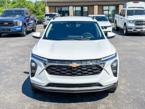 Used 2025 Chevrolet Trax LT w/ Driver Confidence Package FWD image 3