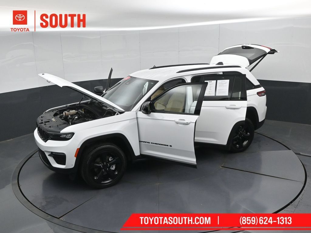 Used 2023 Jeep Grand Cherokee Limited w/ Luxury Tech Group II AWD/4WD image 59