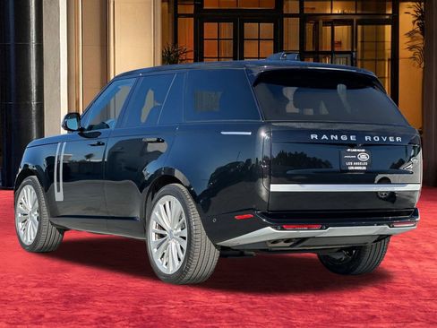 Used 2023 Land Rover Range Rover First Edition image 4