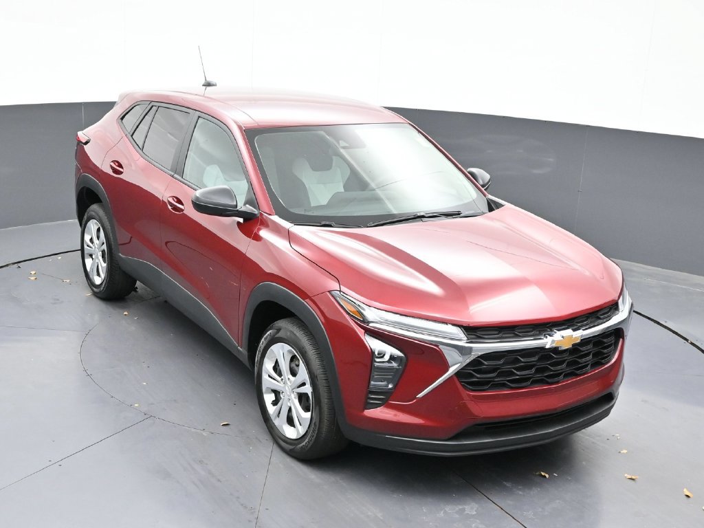 Used 2025 Chevrolet Trax LS FWD image 18