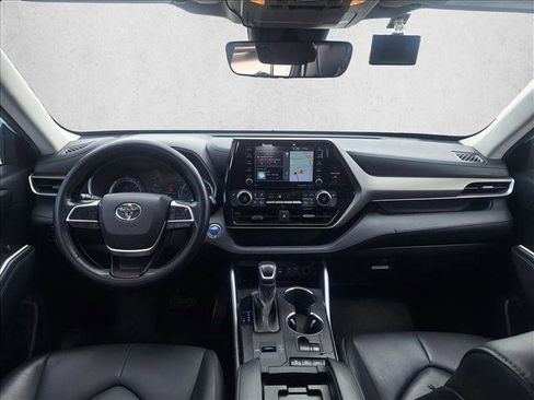 Used 2022 Toyota Highlander XLE AWD/4WD image 15