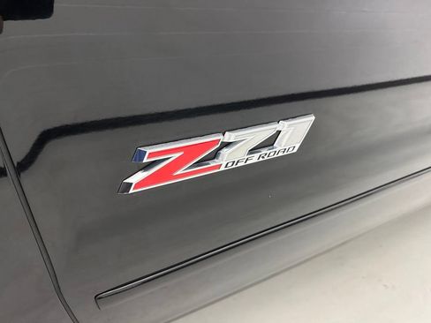 Used 2017 Chevrolet Silverado 1500 LT w/ Midnight Edition AWD/4WD image 10