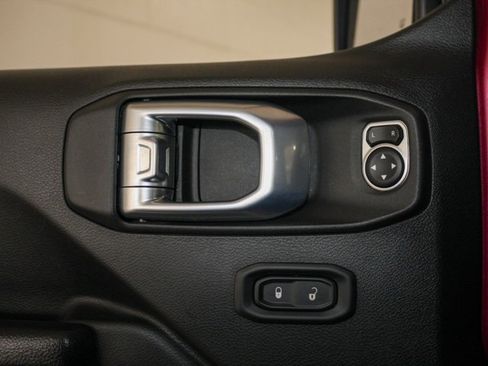 Used 2021 Jeep Wrangler Unlimited Rubicon w/ Xtreme Recon 35" Tire Package image 11