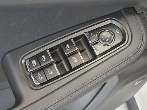 Certified 2026 Porsche Macan Turbo AWD/4WD image 15