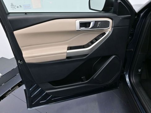 Certified 2022 Ford Explorer XLT w/ Class IV Trailer Tow Package image 9