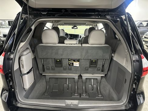 Used 2019 Toyota Sienna XLE FWD image 15