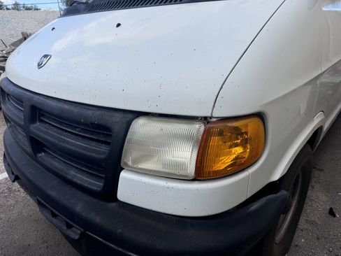 Used 2000 Dodge B1500 image 32