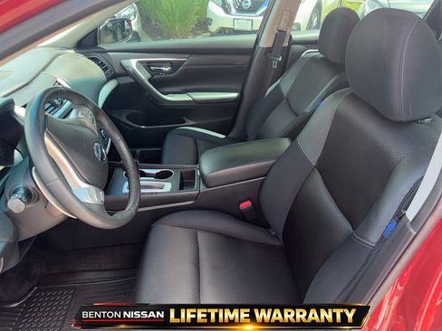 Used 2017 Nissan Altima 2.5 SR w/ Midnight Edition Package FWD image 10