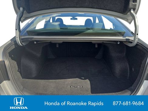 Used 2024 Nissan Altima 2.5 SV FWD image 19