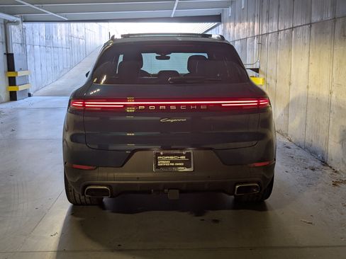 Used 2025 Porsche Cayenne image 8