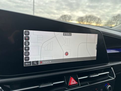 Used 2023 Kia Niro EX image 23