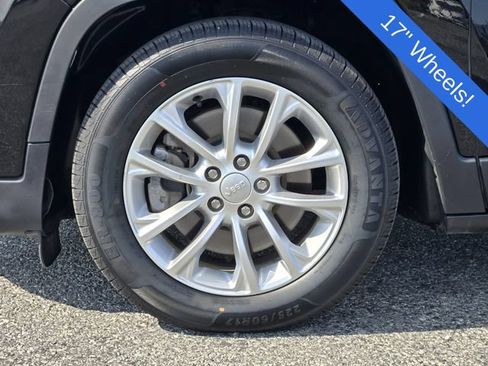 Used 2019 Jeep Cherokee Latitude w/ Popular Appearance Group FWD image 10