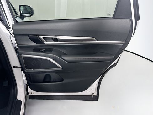Used 2025 Kia Telluride S FWD image 33