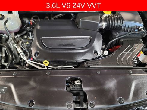 Used 2024 Chrysler Pacifica Touring-L image 11