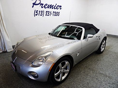 Used 2007 Pontiac Solstice Convertible w/ Premium Package RWD image 1