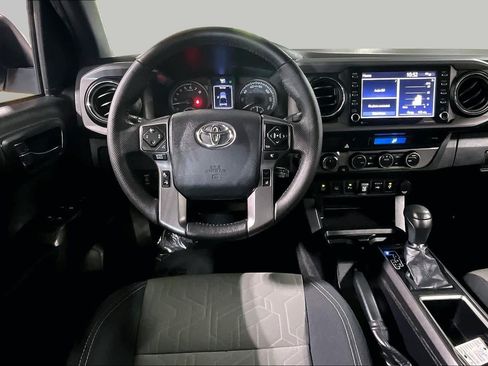 Used 2022 Toyota Tacoma TRD Off-Road w/ Technology Package AWD/4WD image 6