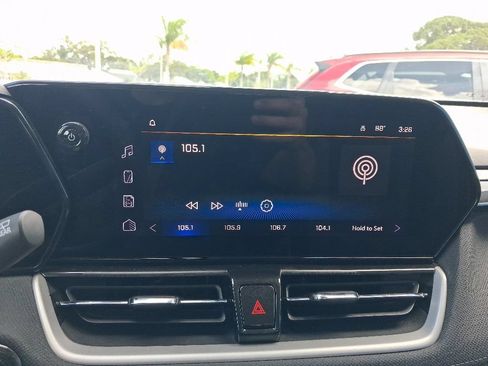 Used 2025 Chevrolet TrailBlazer LT AWD/4WD image 23