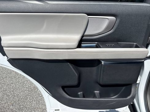 Used 2025 Ford Expedition Active AWD/4WD image 21