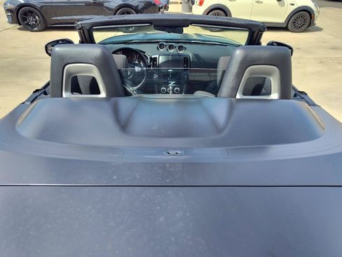 Used 2015 Nissan 370Z Roadster RWD image 9
