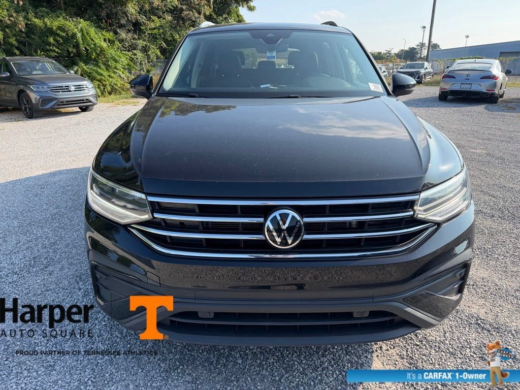 Used 2024 Volkswagen Tiguan SE w/ Panoramic Sunroof Package FWD image 7