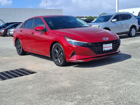 Used 2022 Hyundai Elantra SEL FWD image 2