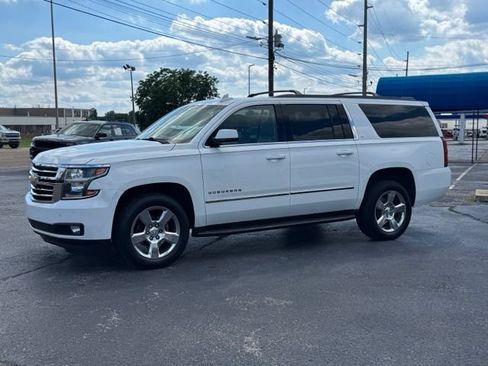 Used 2016 Chevrolet Suburban LT w/ Luxury Package RWD image 3