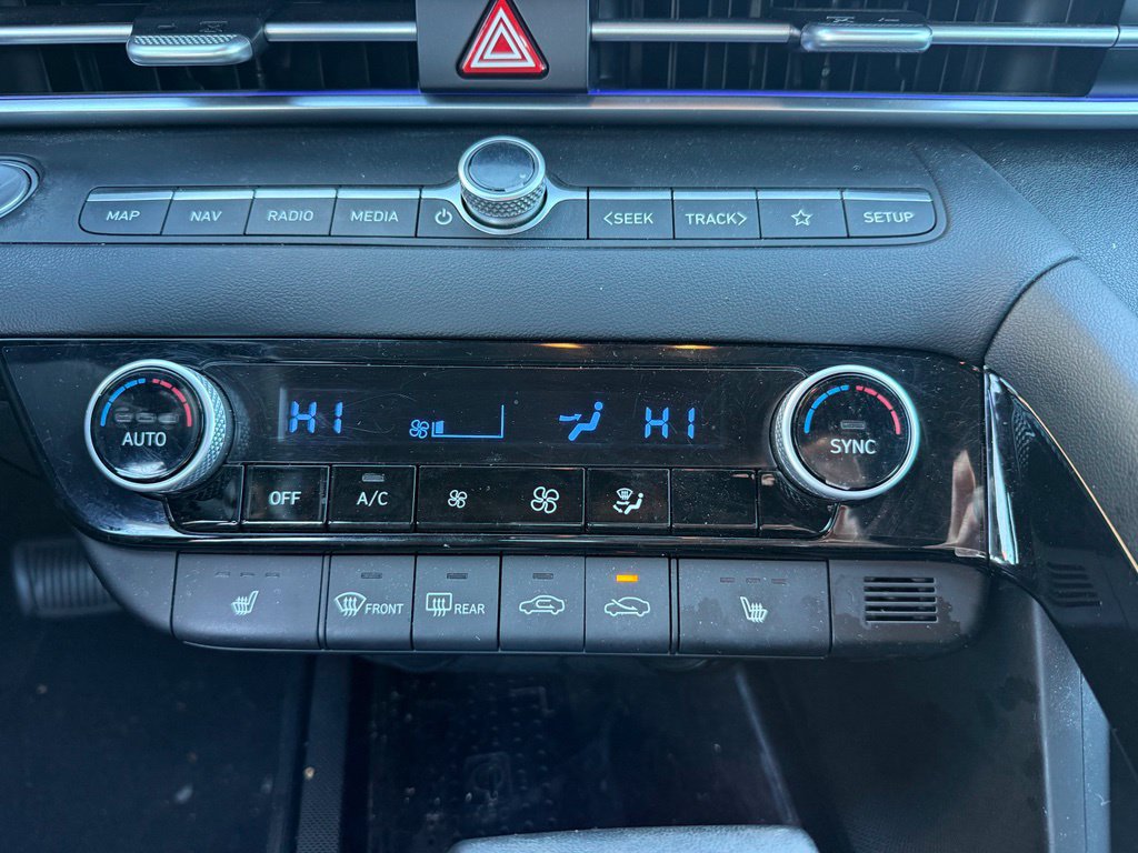 Certified 2022 Hyundai Elantra Limited FWD image 18