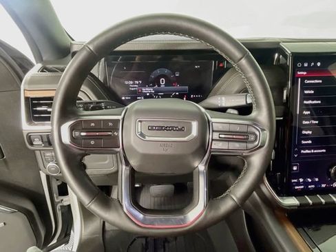 Used 2025 GMC Yukon Denali AWD/4WD image 12