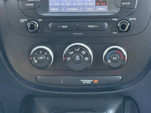 Used 2019 Kia Soul image 25