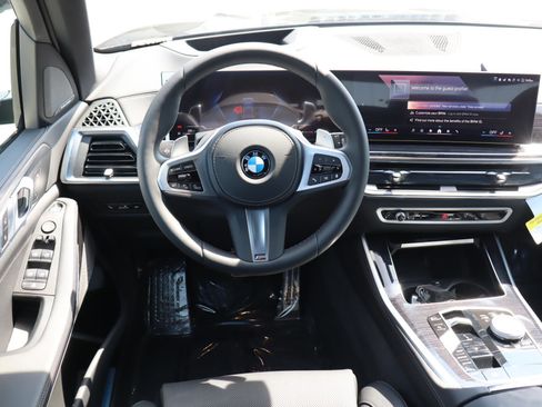 Used 2026 BMW X5 sDrive40i w/ M Sport Package image 10