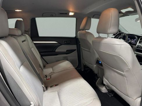 Used 2019 Toyota Highlander Plus image 12