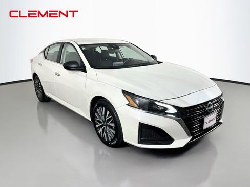 Used 2025 Nissan Altima 2.5 SV FWD image 4
