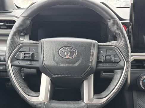 Used 2024 Toyota Tacoma TRD Off-Road image 13