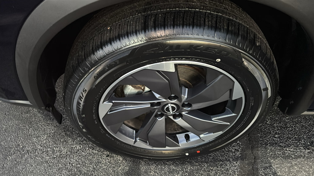 Used 2025 Nissan Rogue SV FWD image 32