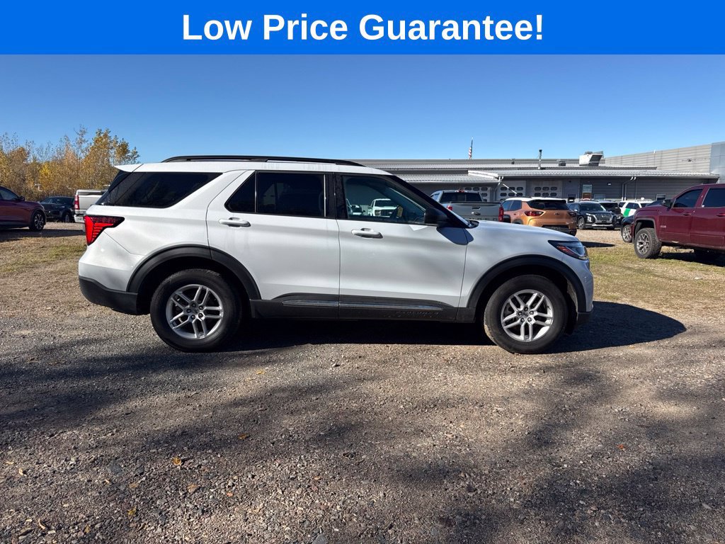 Used 2025 Ford Explorer Active AWD/4WD image 8