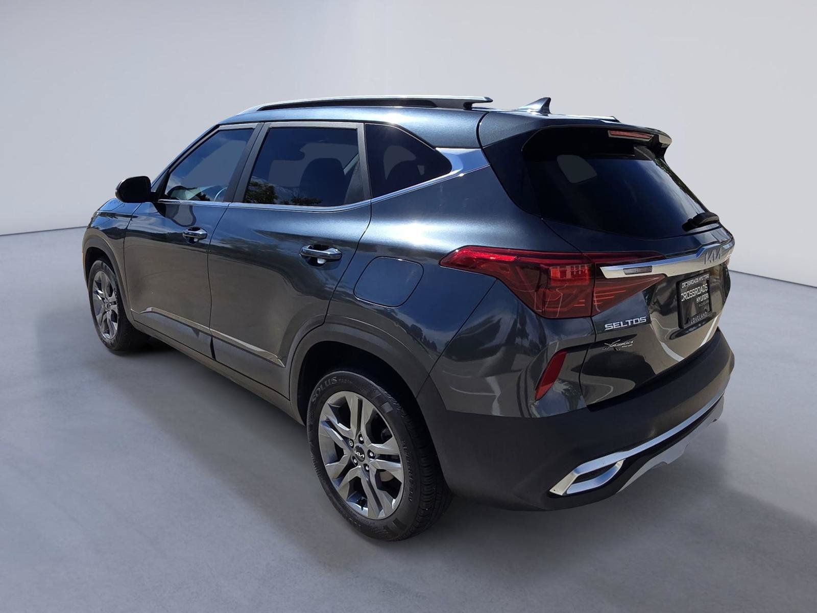 Used 2023 Kia Seltos S FWD image 3