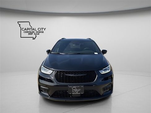 New 2026 Chrysler Pacifica Select w/ S Appearance Package image 3