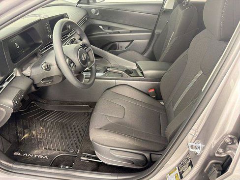 New 2026 Hyundai Elantra SE image 5