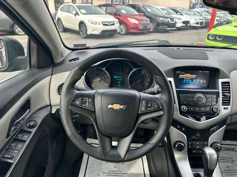 Used 2015 Chevrolet Cruze LT w/ Technology Package image 21