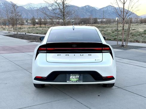 Used 2024 Toyota Prius LE image 7