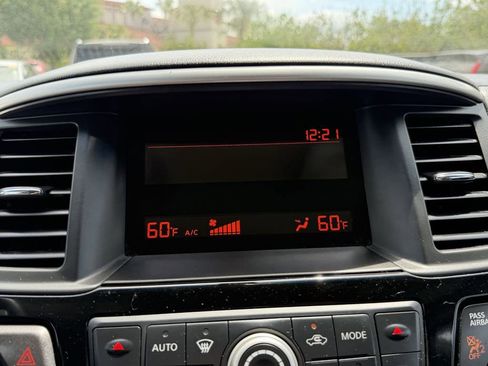 Used 2014 Nissan Pathfinder S FWD image 22