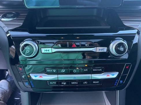 Used 2022 Ford Explorer Limited w/ Equipment Group 301A image 29