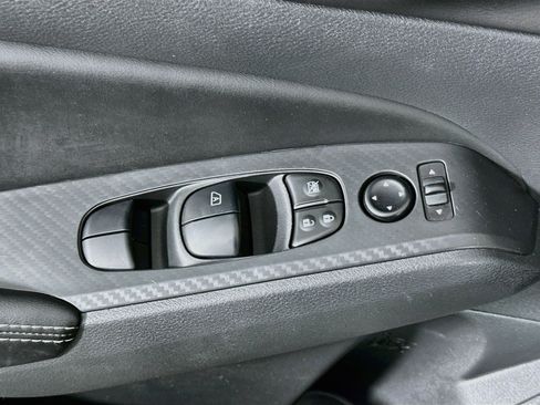 Used 2025 Nissan Altima 2.5 SV FWD image 15