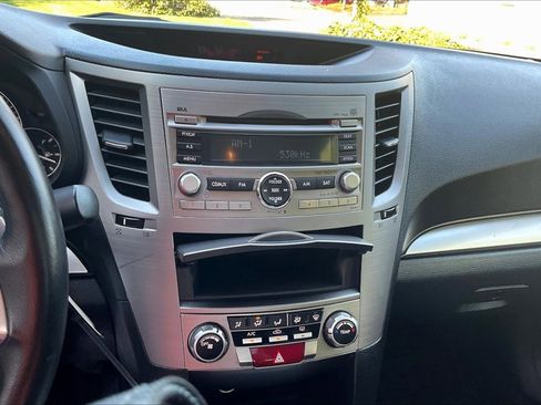 Used 2010 Subaru Legacy 2.5i Premium image 14