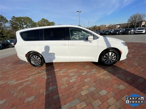 Used 2022 Chrysler Pacifica Touring-L image 37
