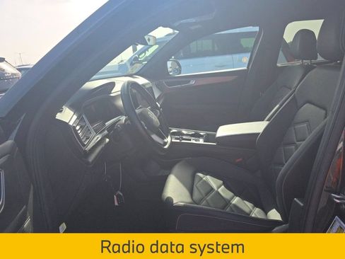 Used 2025 Volkswagen Atlas Cross Sport SE FWD image 6