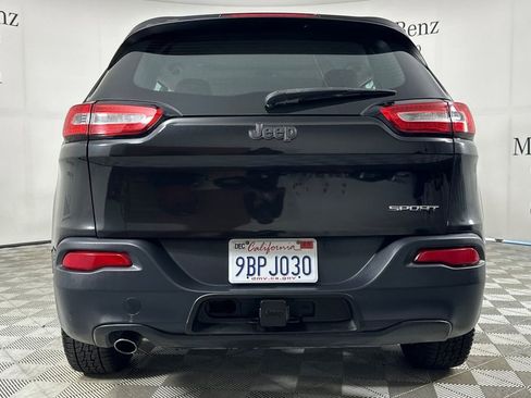 Used 2016 Jeep Cherokee Sport FWD image 5