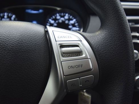 Used 2016 Nissan Rogue S w/ Appearance Package image 23