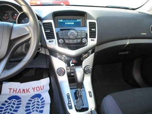 Used 2014 Chevrolet Cruze LT image 34