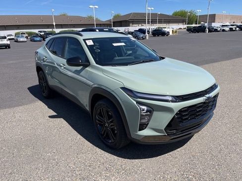 Used 2025 Chevrolet Trax ACTIV w/ Driver Confidence Package image 3